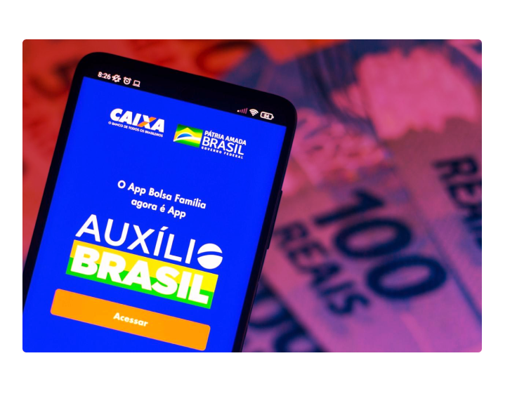 celular logado na nova página do auxílio brasil com os novos beneficiários