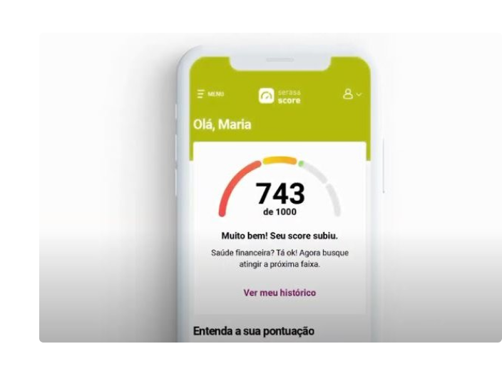 celular mostrando o score do cliente