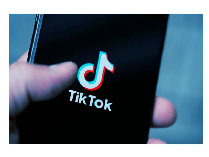 Celular logado no aplicativo do tik tok para descobrir como gerar renda extra por ele