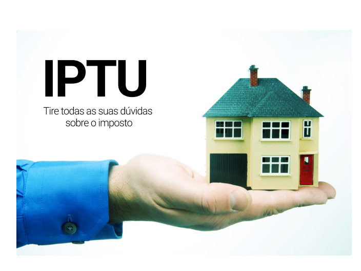 Homem segurando mini casa ilustrando o artigo sobre IPTU para tirar todas as dúvidas sobre o imposto
