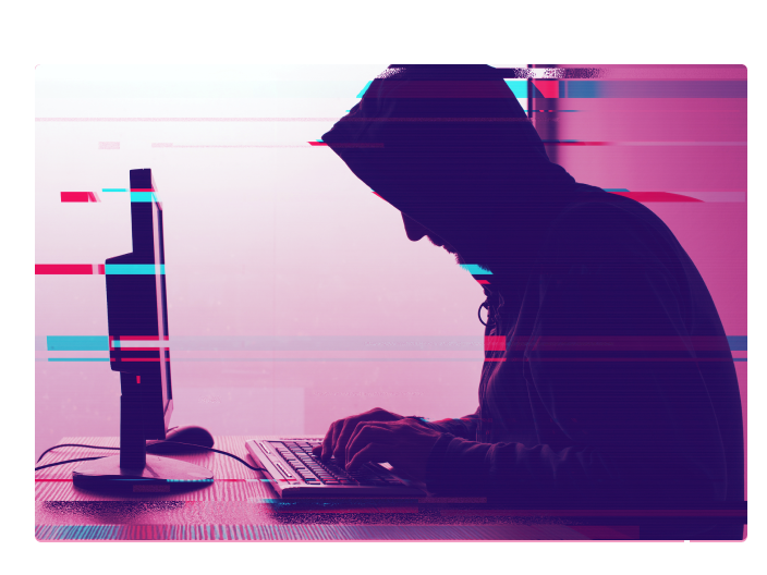 Hacker mexendo na dark web e vendo todos os malefícios desta categoria escondida que se encontra na internet