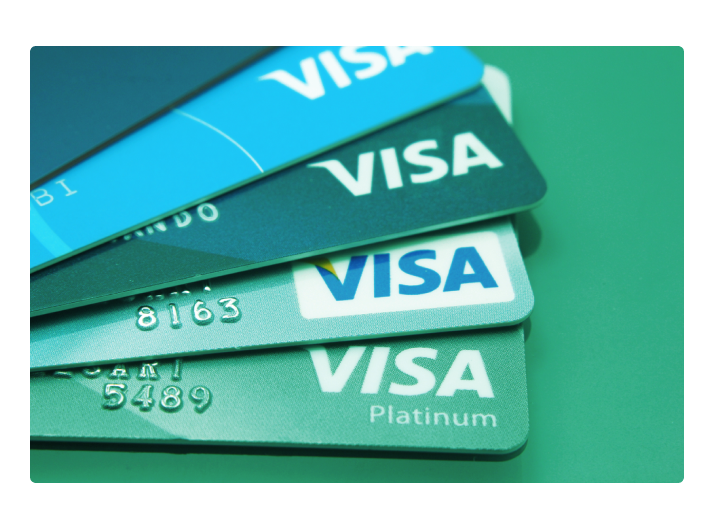 Cartões da visa platinum para ilustrar o artigo do serasa eCred sobre cartões platinum