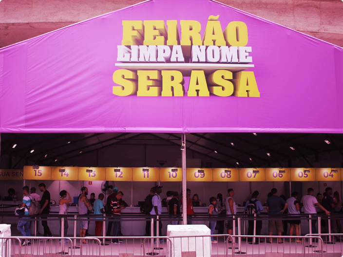 Foto da tenda do serasa limpa nome para anunciar o Feirão limpa nome emergencial