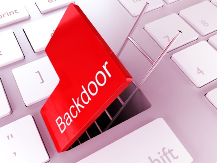 Teclado escrito backdoor para ilustrar o artigo da serasa premium que ensina a como remover do seu computador