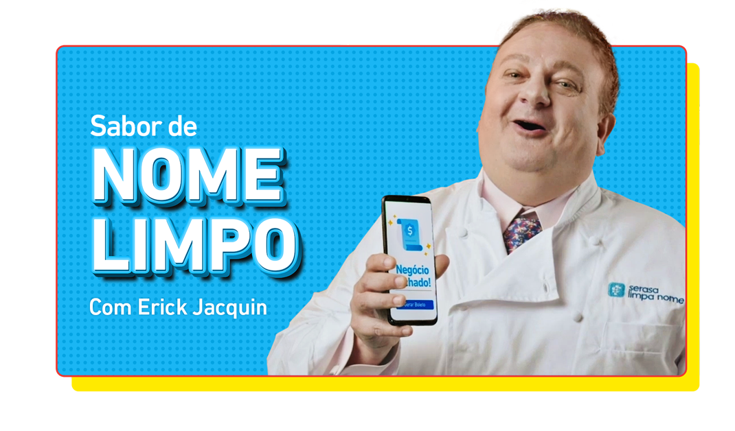 Garota segurando o celular